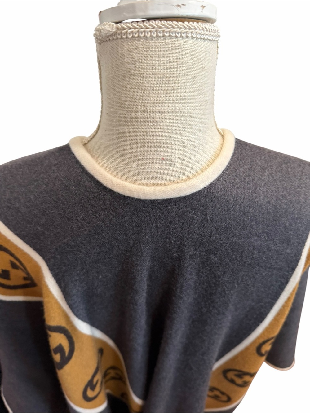 Gucci Slate & Camel Logo-Trim Open Front Poncho - Picture 7 of 12